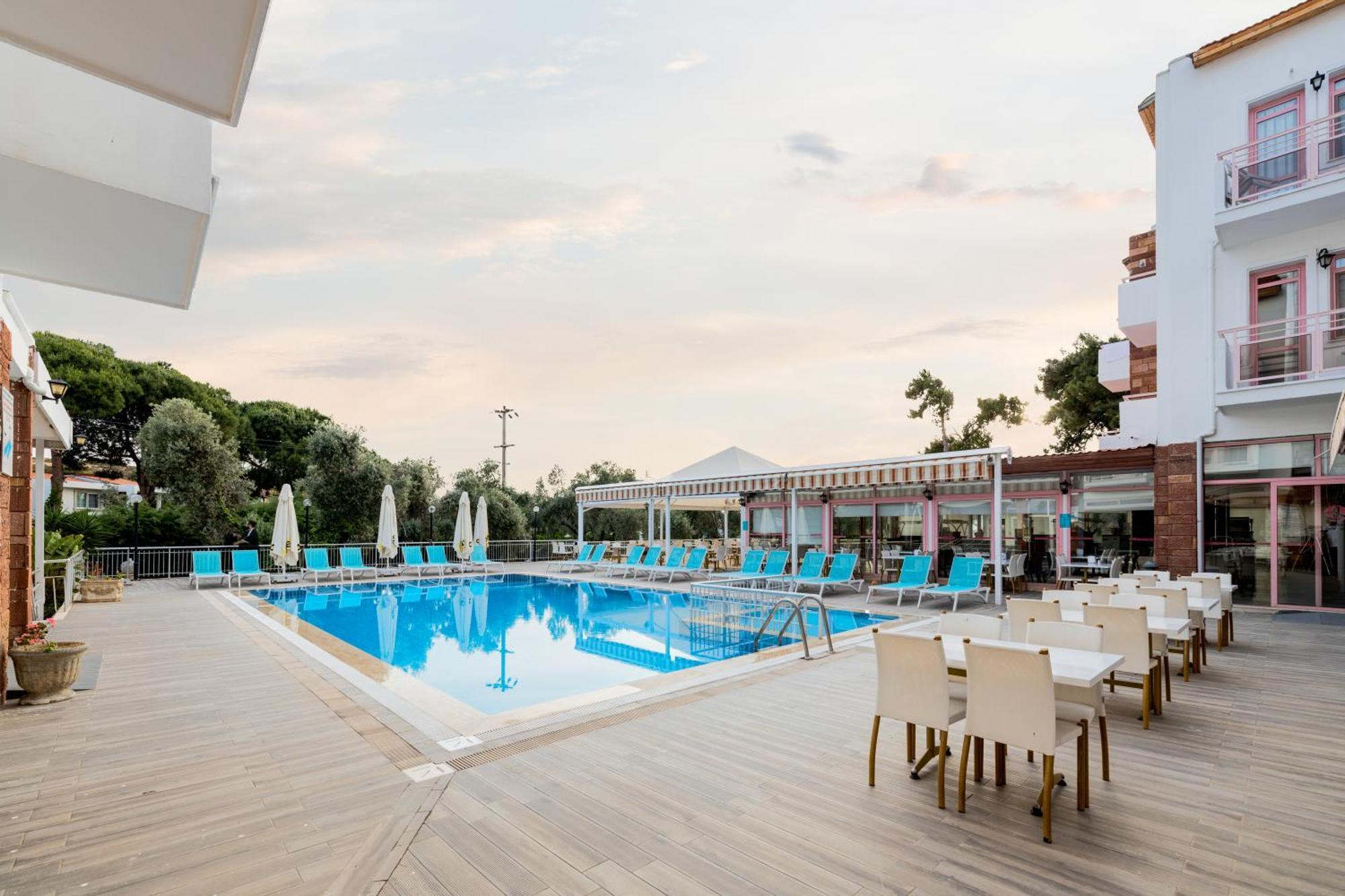 Hanedan Beach Hotel Foca Exterior photo