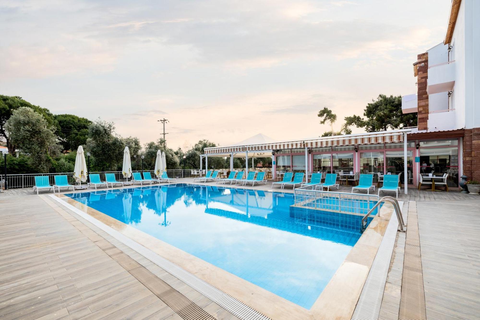 Hanedan Beach Hotel Foca Exterior photo